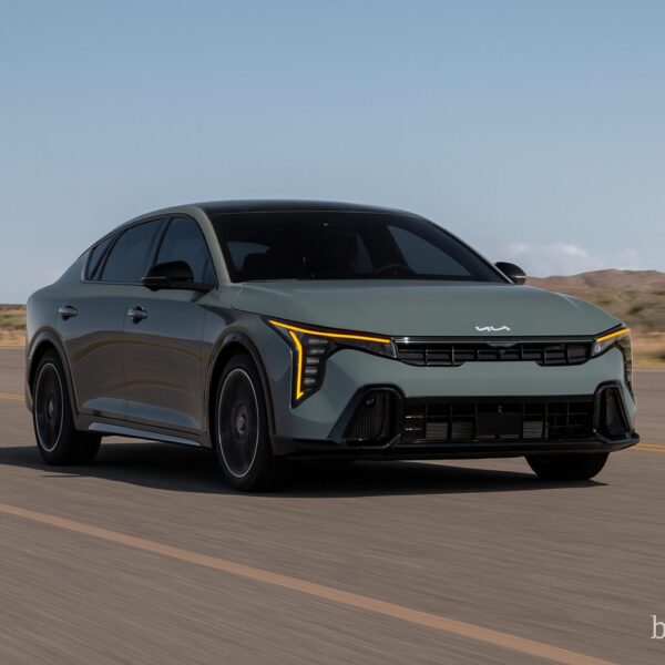 Това ли е новият хит на пазара? Kia K4 (2025) GT-Line Turbo за под $22 000!